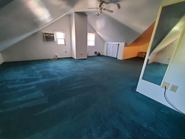 Building Photo - Pet friendly duplex w brand new kitchen & first floor LVP, basement, fenced yard, deck, near comm...