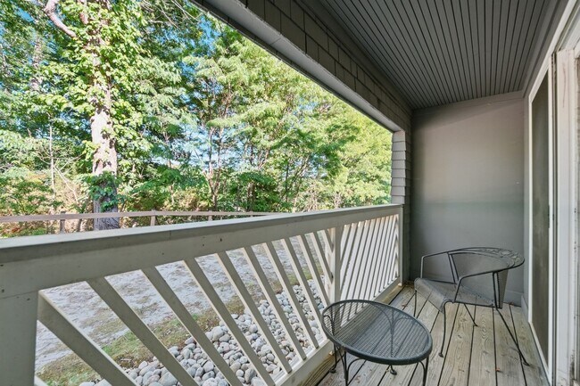 Building Photo - Resort Style Living - KINGSMILL (Graves Ordinary)