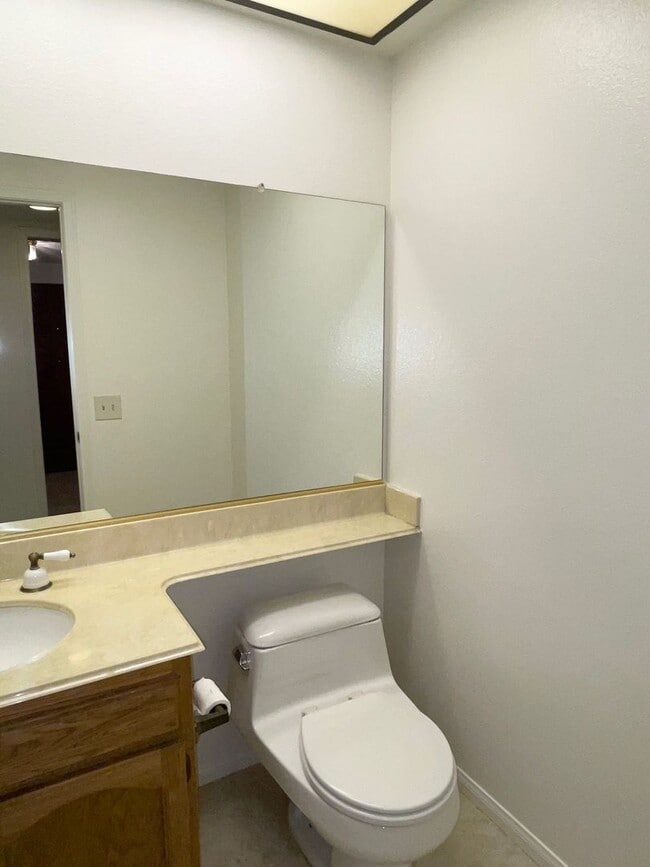 Building Photo - Stunning Porter Ranch S&S home centrally located