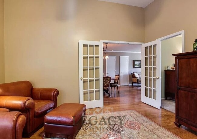 Building Photo - 1101C Biltmore Dr