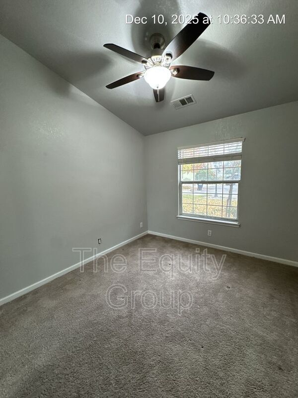 Building Photo - 819 S Pinkham St