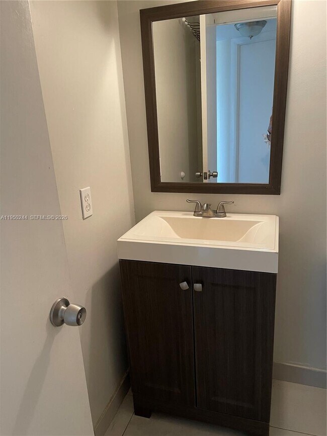 Building Photo - 4785 SW 62nd Ave