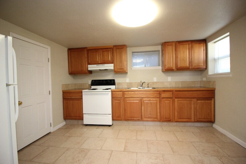 Building Photo - 2232 10th Ave