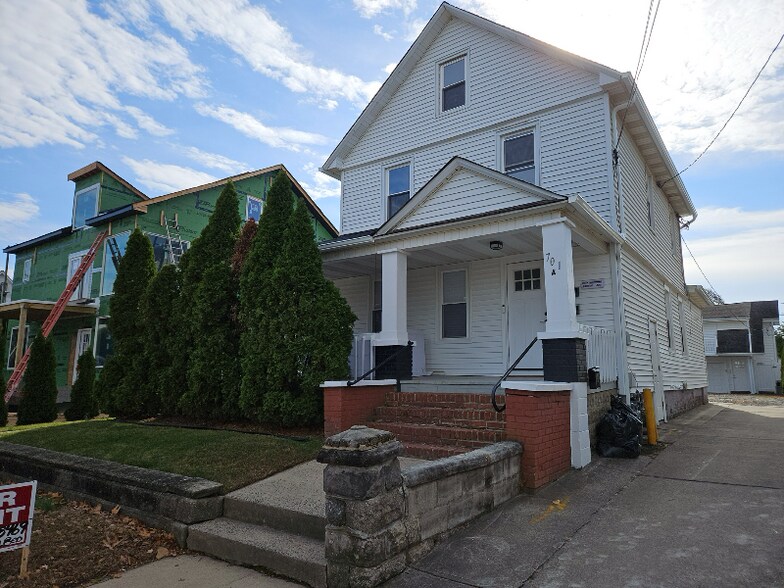 Building Photo - 701a 13th Ave