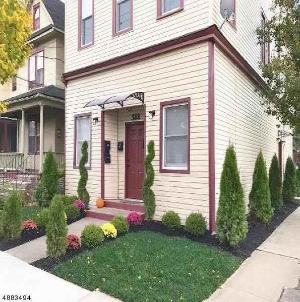 Primary Photo - 588 Argyle Ave