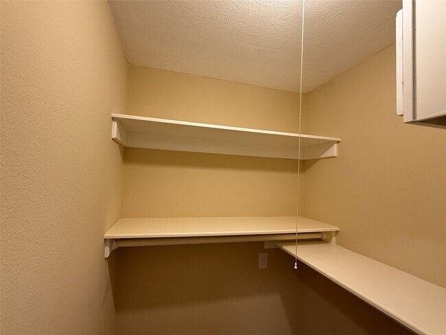 Building Photo - 318 Big Hollow Ln