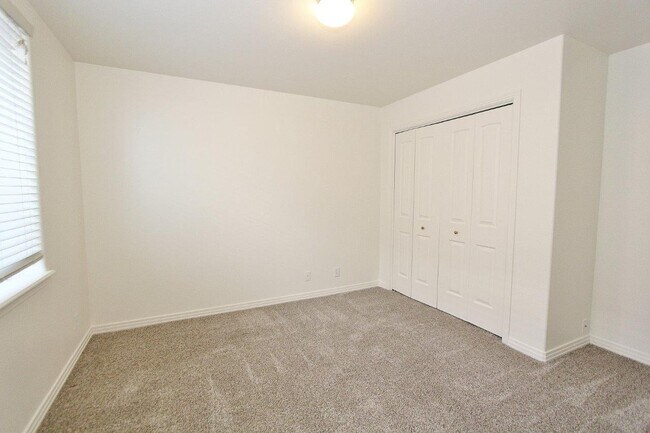 Building Photo - Quaint Cottage-Style Home in SE Boise