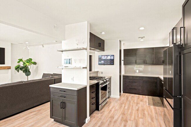 Building Photo - Privateer Duplex