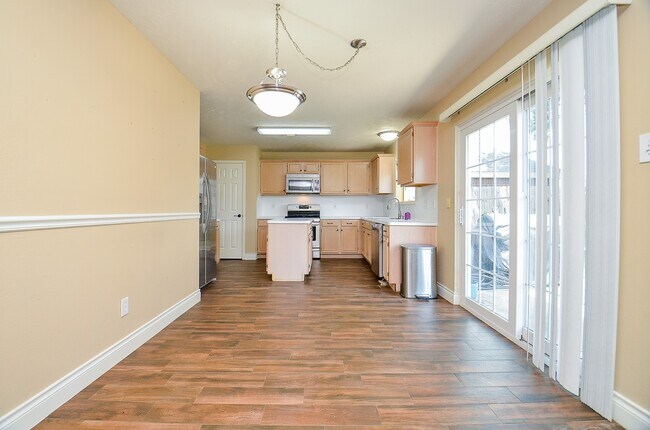 Building Photo - 15018 Moss Boulder Ct