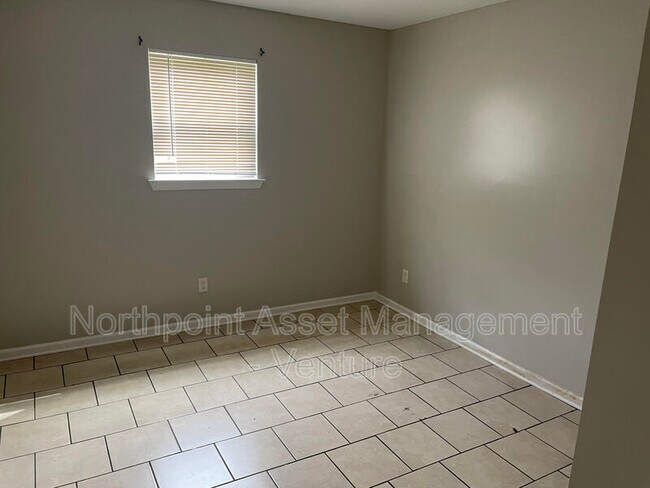 Building Photo - 1520 Andrew St