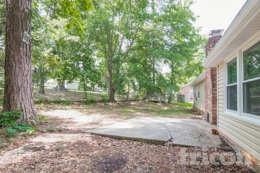 Building Photo - 208 Southampton Dr