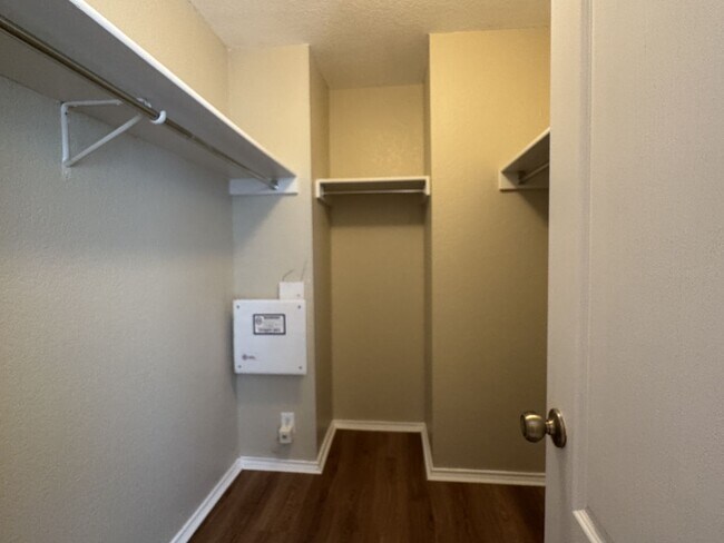 Building Photo - 861 Barrel Point