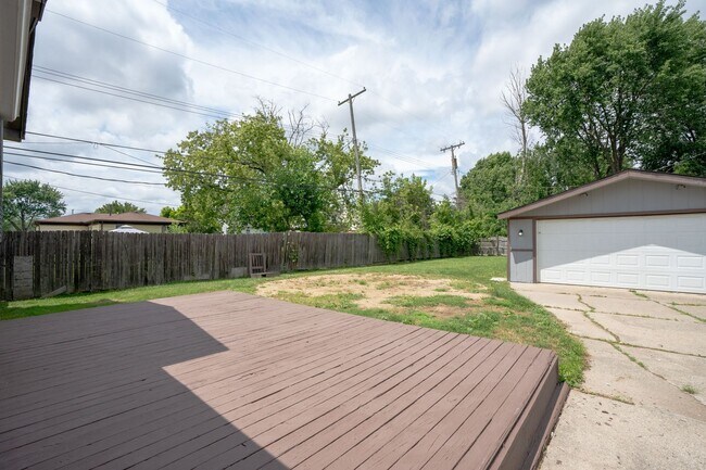Building Photo - 15841 Dort St