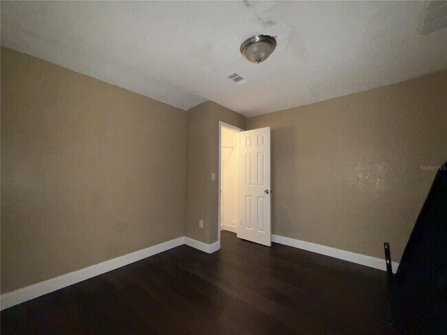 Building Photo - 1640 Salem Dr