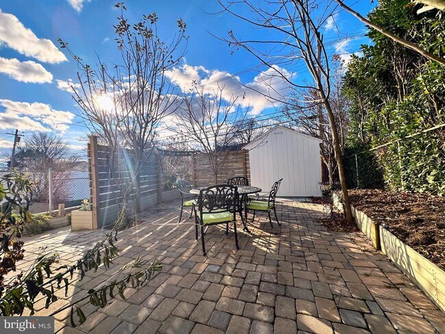 Building Photo - 102 Frederick Ave