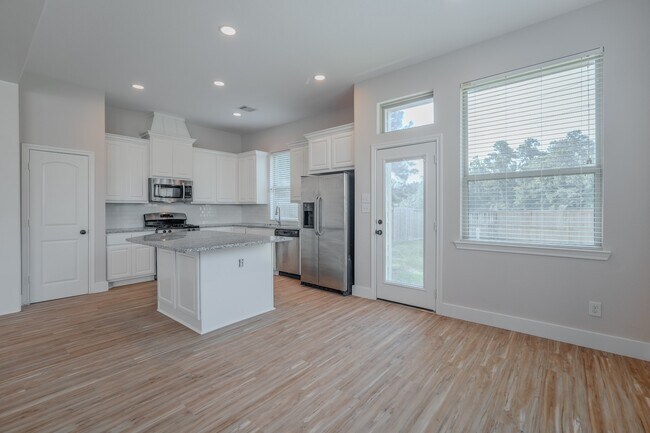Building Photo - 118 Cheswood Manor Drive