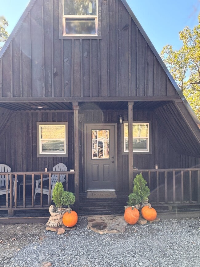 Building Photo - 303 S Cable Rd