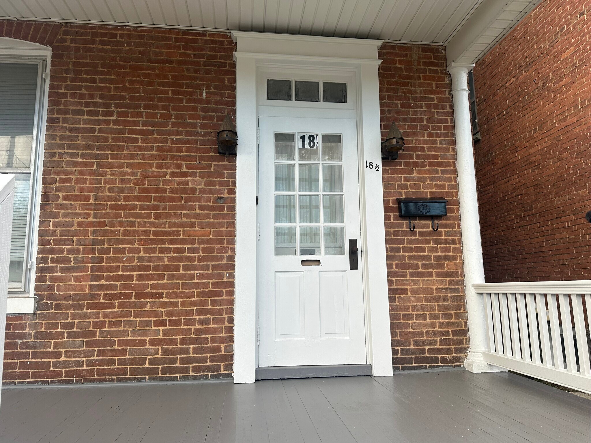 Entry door at front - 18 W North St