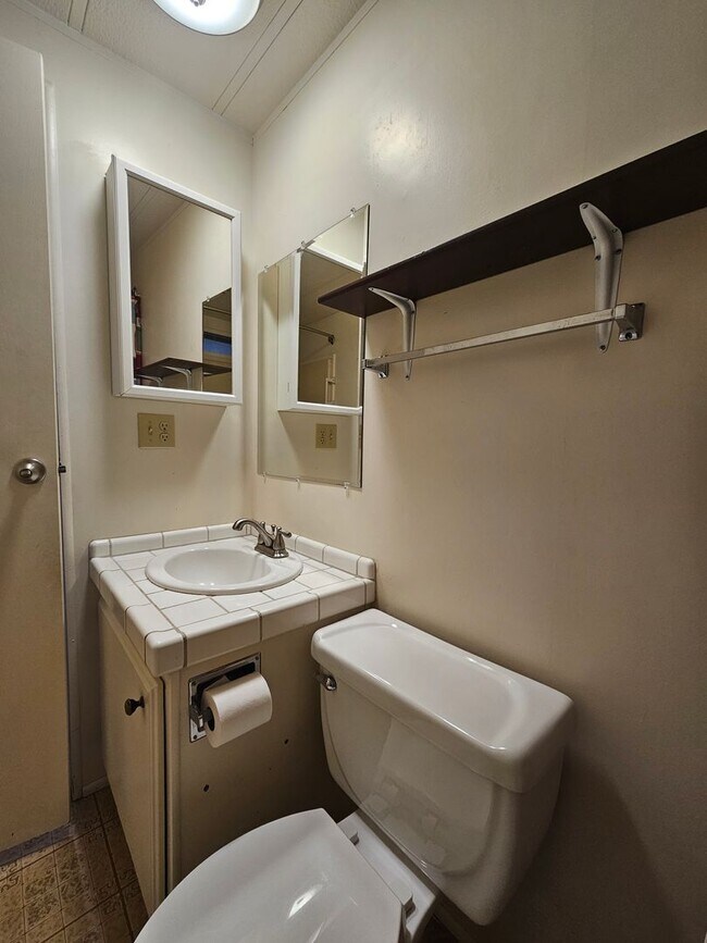 Building Photo - 2 bed/2 bath Manufactured Home in Desirabl...