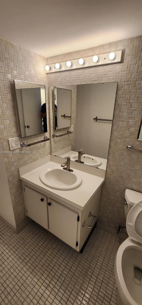 Building Photo - 20379 W Country Club Dr