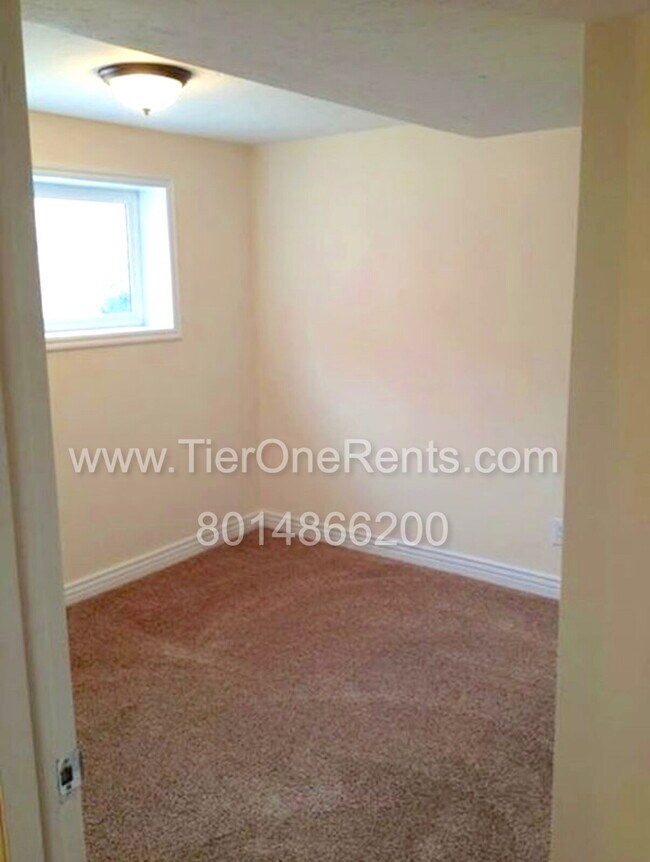 Building Photo - NO DEPOSIT option available for qualified ...