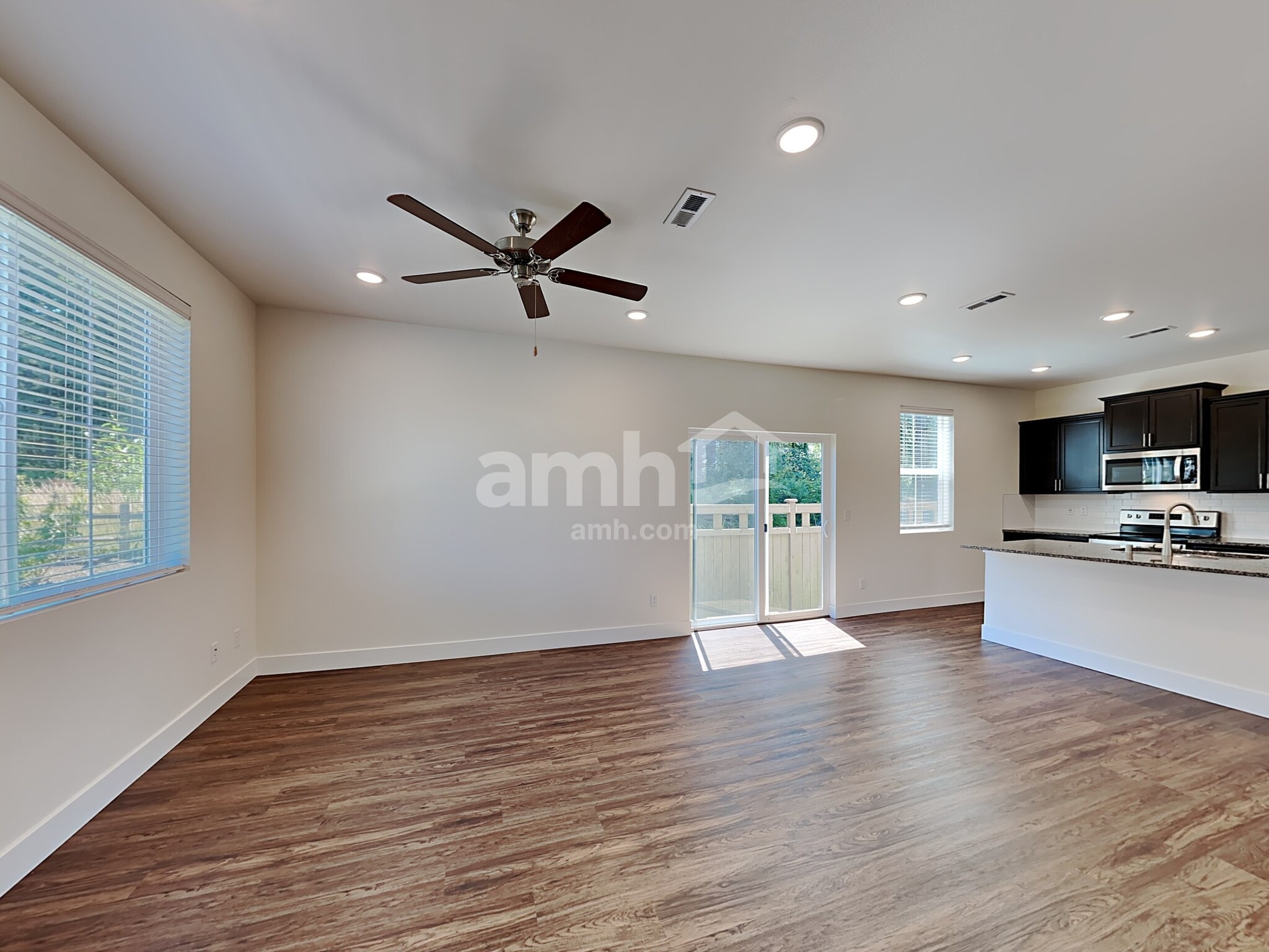 Building Photo - 32974 Lookout Ln