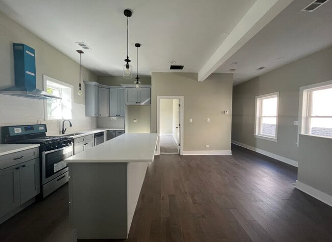 Building Photo - 6448 S St Lawrence Ave