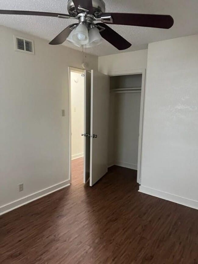 Building Photo - 304 Algerita Dr