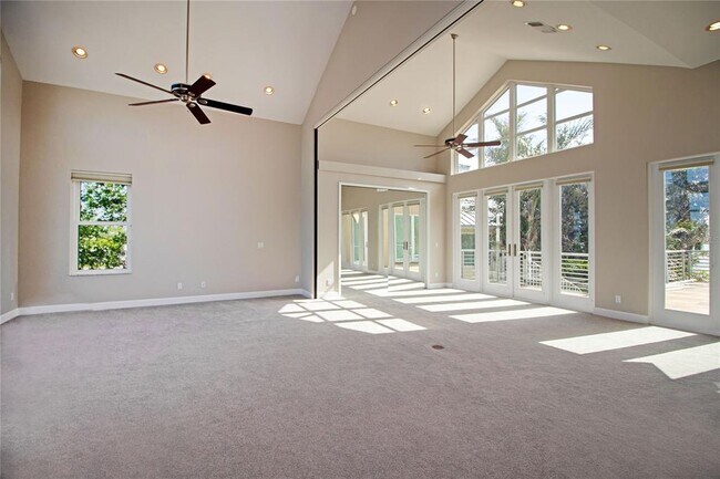Building Photo - 17011 Dolphin Dr