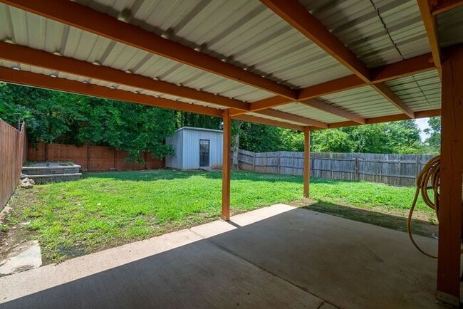 Building Photo - Charming Two-Story Home with Easy Access to Charlotte's Best Amenities
