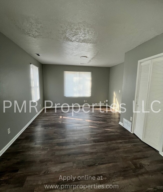 Building Photo - 916 Avenue C