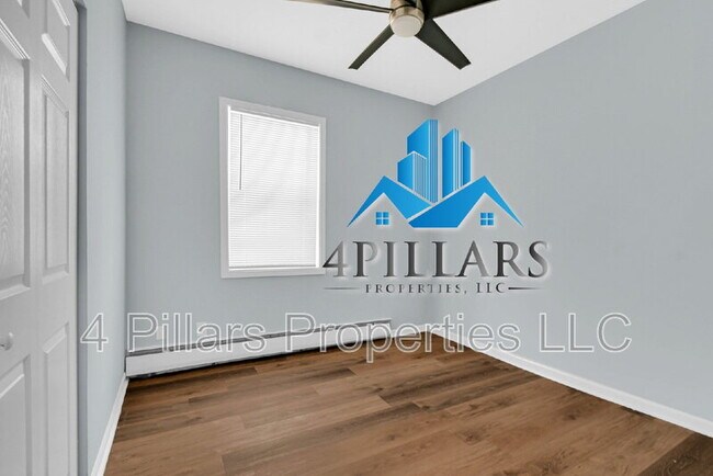 Building Photo - 803 E Chicago Ave