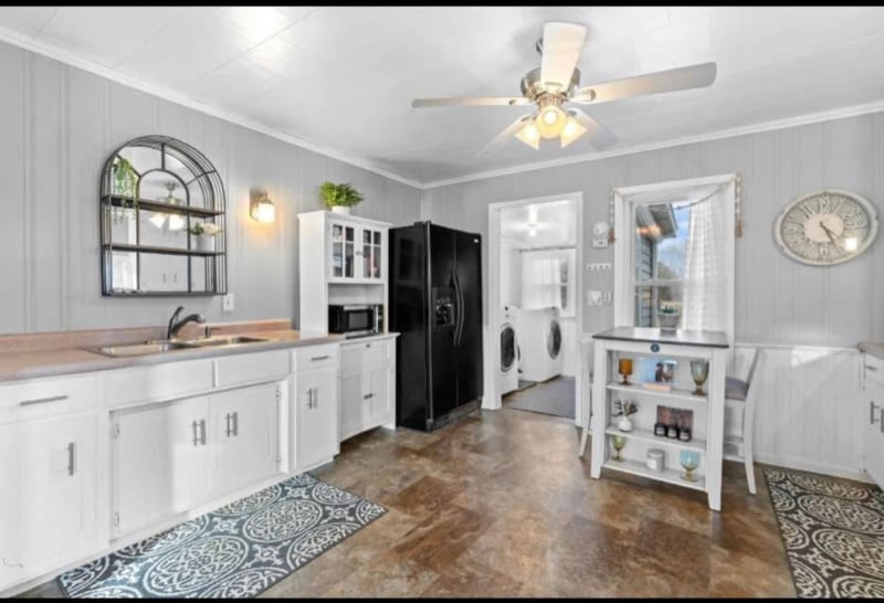 Building Photo - 38697 4th Ave