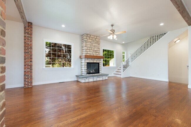 Building Photo - 2630 New Orchard Ct