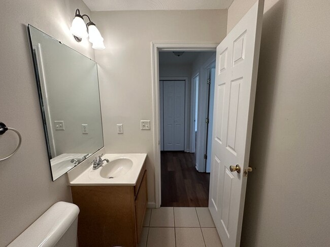 Building Photo - 1651 W Kole Dr