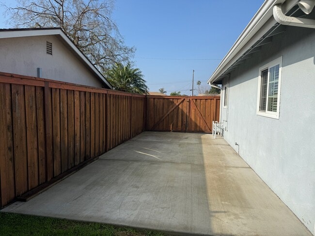 Building Photo - 2777 N Galley St