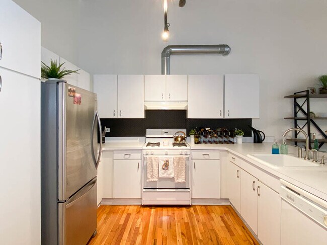 Building Photo - 17 N Loomis St