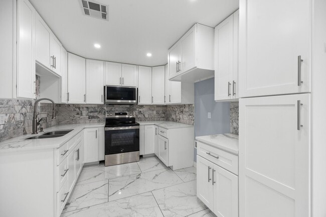 Building Photo - 15303 Tonya Dr