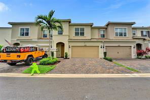 Building Photo - 1033 Eucalyptus Dr