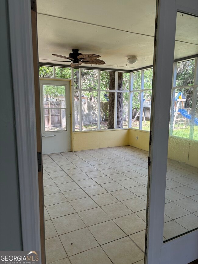 Building Photo - 121 Innerlake Ln