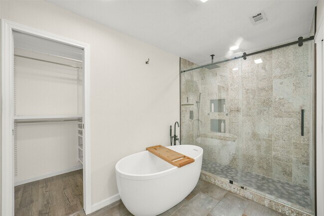 Building Photo - 12111 Whittington Dr