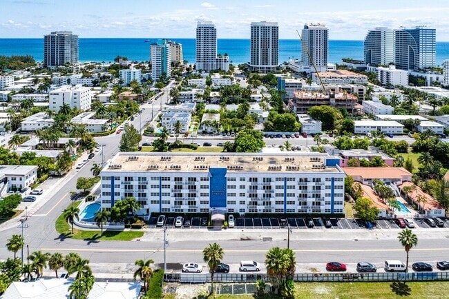 Building Photo - 550 Bayshore Dr