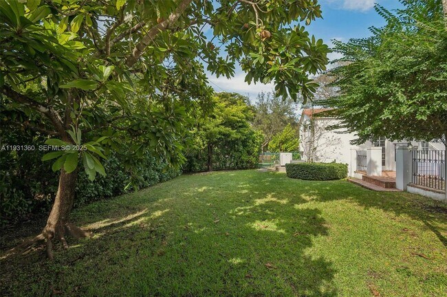 Building Photo - 3002 Segovia St