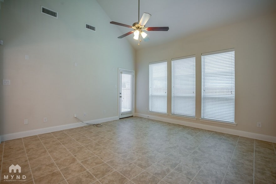 Building Photo - 116 Knight of Realm Blvd