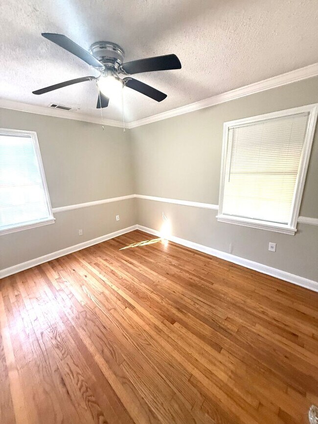 Building Photo - ** 3 Bed 1 Bath located in Cloverdale ** Call 334-366-9198 to schedule a self tour