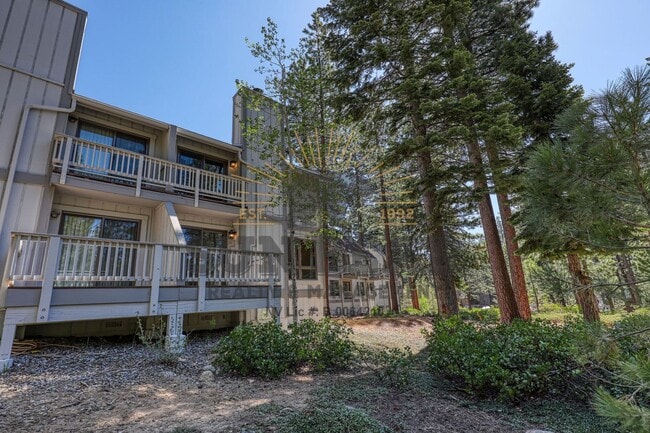 Building Photo - Gorgeous Condo in Central Incline - Dog fr...