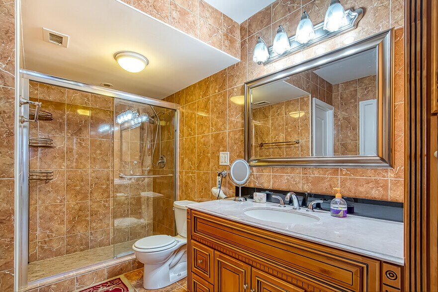 bathroom - 2030 S Ocean Dr