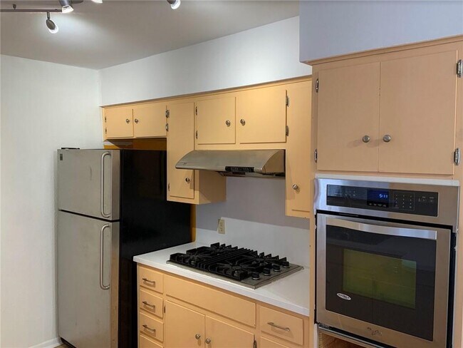 Building Photo - 1311 Cardinal Hill Dr