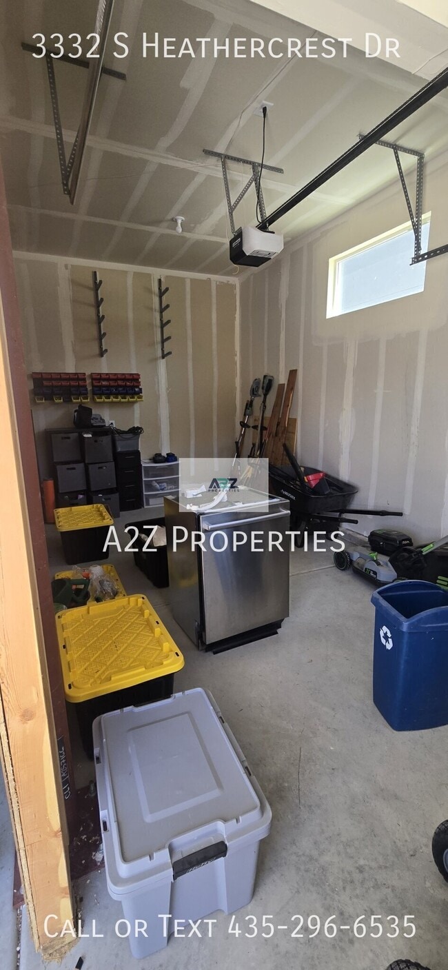 Building Photo - 3332 S Heathercrest Dr