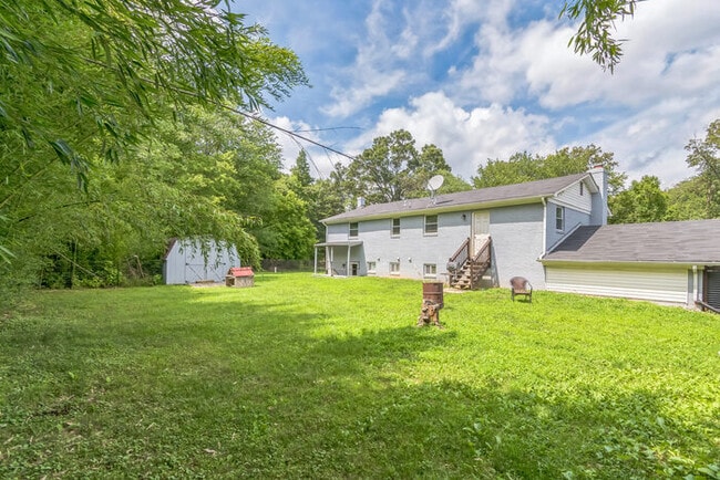 Building Photo - Pet Friendly Mid-Century Modern 4/Bedroom,...